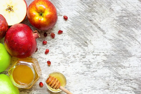 Madu, apel dan delima. makanan tradisional untuk Tahun Baru Yahudi — Stok Foto