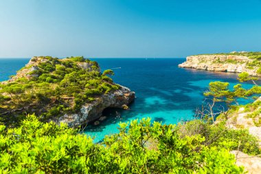 Calo des Moro, Mallorca Akdeniz, Balearic Adaları kıyısındaki Mayorka Koyu.