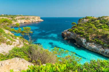 Mallorca Balearic Adası 'ndaki Mayorka Calo des Moro Santanyi plajı