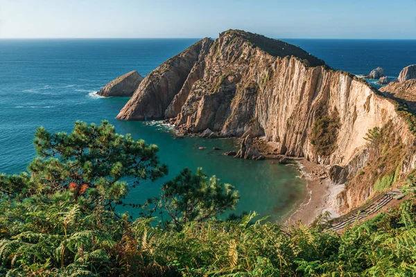 Hermosa Playa del Silencio o Playa de Silencio en Asturias, España, Europa. Océano Atlántico —  Fotos de Stock