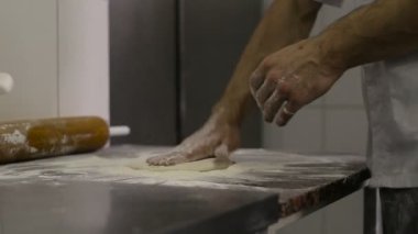 Cook mutfak pizzaya için bir temel sağlar