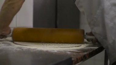 Cook mutfak pizzaya için bir temel sağlar