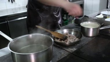 Bir tavada pişirme jambon