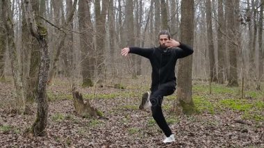 Ana wushu ve tai chi ormanda ilkbaharda uygulanan