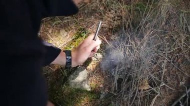 Gezgin flint kullanarak ateş yakmak. Başlangıç firesteel ateşle