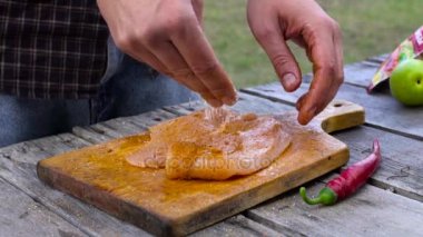 Tavuk eti tuz doğada