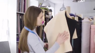 Kadın ve iş, kadın ve moda endüstrisi, kadın studio tasarımcısında