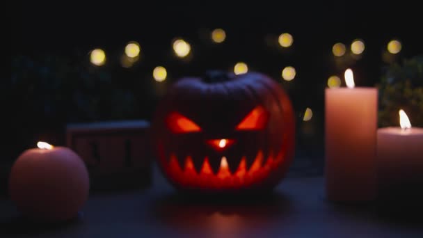 Smiling halloween pumpkin on the wooden table in a mystic night — Stock Video