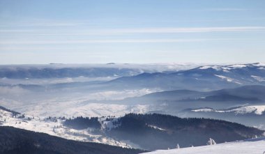 Kayak yapmak ve snowboard yapmak harika bir kış dönemidir. Spor yapmak ve güzel manzarayı izlemek, daha iyi ne olabilir ki??