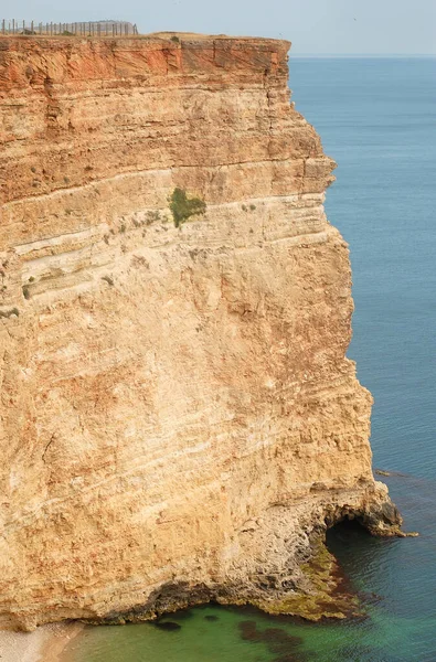 Enorme Rotsen Het Water Rond Rustig Het Tijd Denken Prachtige — Stockfoto