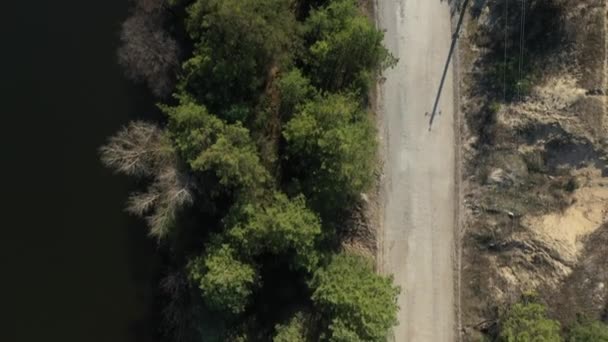 Estrada Florestal Longo Rio Lago Reservatório Vista Superior Atirando Drone — Vídeo de Stock