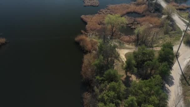 Camino Forestal Largo Del Río Lago Embalse Vista Superior Disparando — Vídeos de Stock