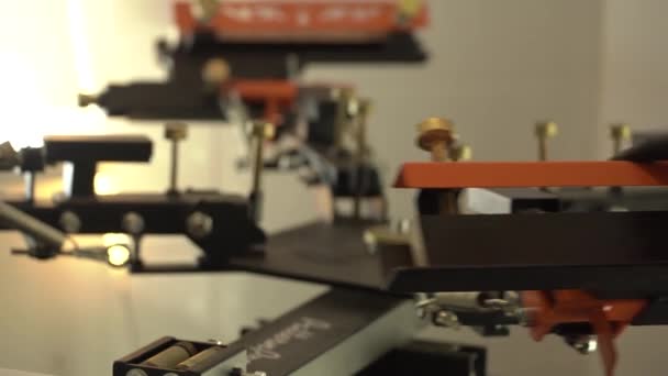 machine de production dans une usine, ferme. équipement pour les processus technologiques, machine pour l'industrie légère et lourde, détail de fer et de métal, fond et texture pour le travail 