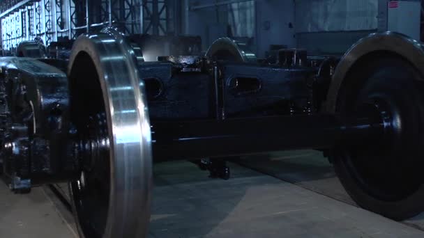 Движение стальных колес — стоковое видео