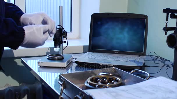 Stalowych kulek w mikroskopie — Wideo stockowe