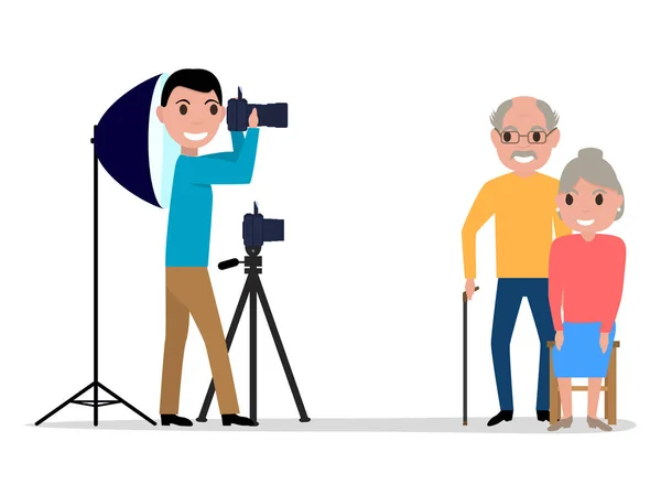 Vector mannelijke fotograaf neemt foto grootouders — Stockvector
