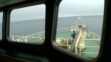 Kaptan'ın Köprüsü'nden görüntüleyin. Fising trawler