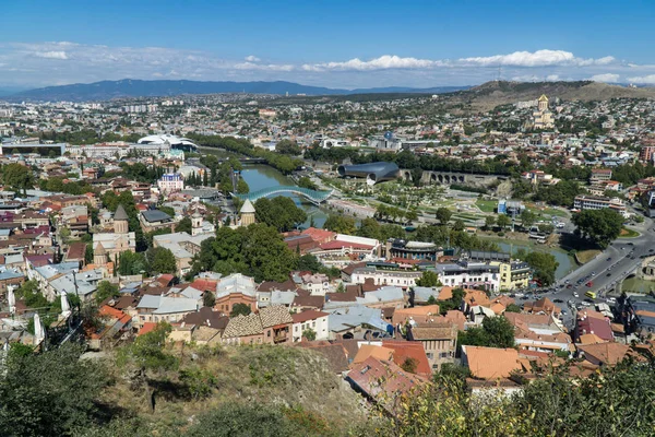 Tbilisi şehir merkezi hava görünümünden Narikala kale, Georgia — Stok fotoğraf