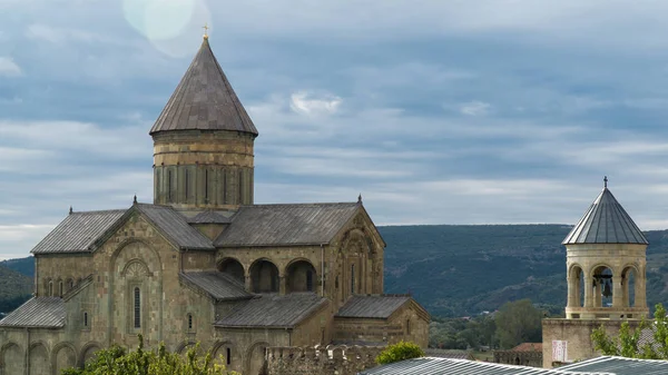 Catedral de Svetitskhoveli al atardecer. Mtskheta, Georgia . —  Fotos de Stock
