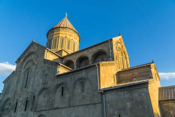 Svetitskhoveli Cathedral at sunset. Mtskheta, Georgia. — Stock Photo, Image