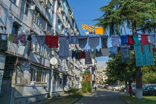 Clothes drying in traditional way on the street of Batumi, Georgia — Stock Photo, Image