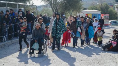 Lesvos, Yunanistan - 15 Kasım 2015: Yeni gelen mülteci kampında