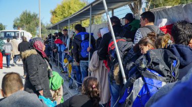 Lesvos, Yunanistan - 15 Kasım 2015: Yeni gelen mülteci kampında
