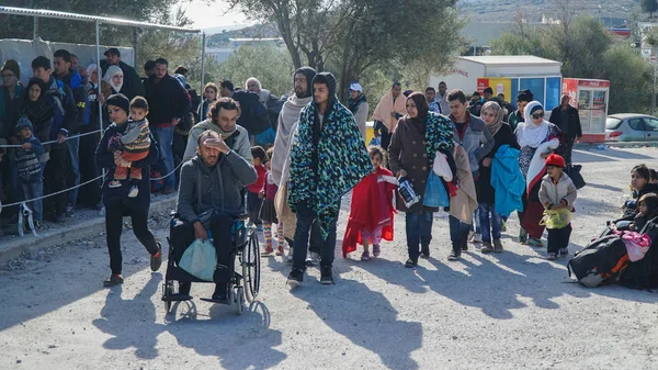 Λέσβος, Ελλάδα - 15 Νοεμβρίου 2015: Οι νεοαφιχθέντες πρόσφυγες στο στρατόπεδο Εικόνα Αρχείου
