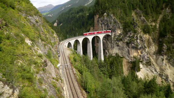 The train passes through the famous Landwasser viaduct in Switzerland. Top view. — Stock Video