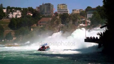 İsviçre - en büyük Rhine Falls (Rheinfall) görünümünü Avrupa'da.