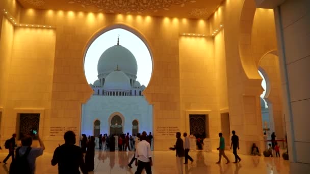 Abu Dhabi Emiratos Árabes Unidos Abril 2018 Gran Mezquita Sheikh — Vídeo de stock