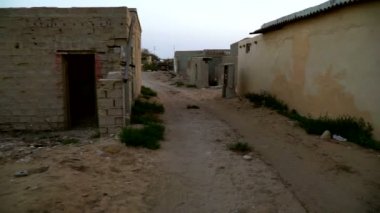 Al Jazirah Alhamra Old Town - BAE en küçük emirlik içinde terk edilmiş köy - Ras Al Khaimah. Steadycam atış.