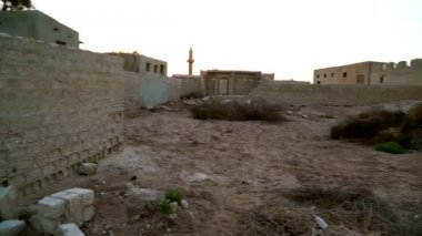 Al Jazirah Alhamra Old Town - BAE en küçük emirlik içinde terk edilmiş köy - Ras Al Khaimah. Steadycam atış.