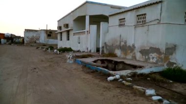 Al Jazirah Alhamra Old Town - BAE en küçük emirlik içinde terk edilmiş köy - Ras Al Khaimah. Steadycam atış.