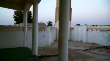 Al Jazirah Alhamra Old Town - BAE en küçük emirlik içinde terk edilmiş köy - Ras Al Khaimah. Steadycam atış.