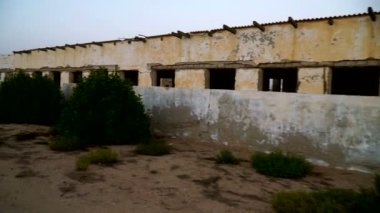 Al Jazirah Alhamra Old Town - BAE en küçük emirlik içinde terk edilmiş köy - Ras Al Khaimah. Steadycam atış.
