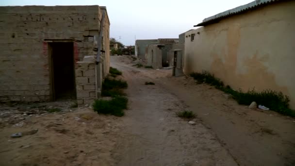 Jazirah 艾哈姆拉老城 被遗弃的村庄在阿联酋的最小的酋长国 Ras 哈伊马角 Steadycam — 图库视频影像