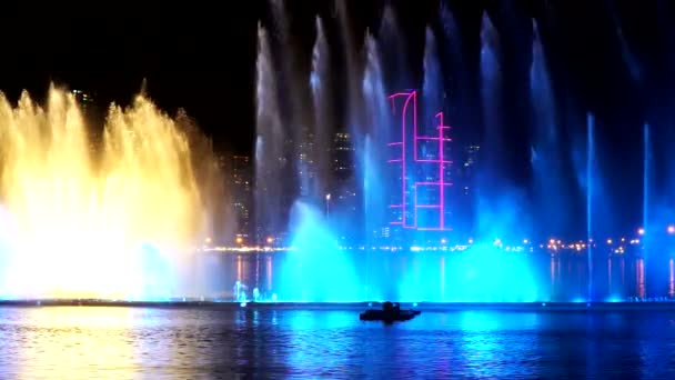 Kvällen Musikaliska Singing Fountains Visar Sharjah Förenade Arabemiraten — Stockvideo