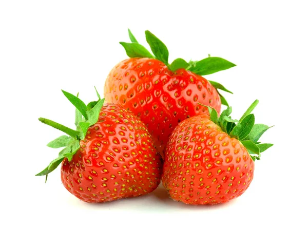 Reife Erdbeere, isoliert auf weißem Hintergrund. — Stockfoto