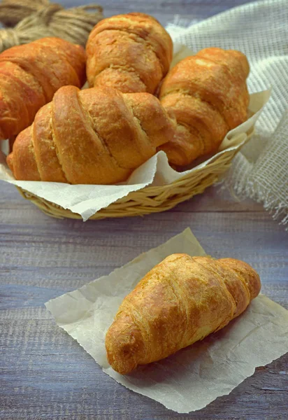 Fresh croissants . Breakfast. / Toned in retro style / — Stock Photo, Image