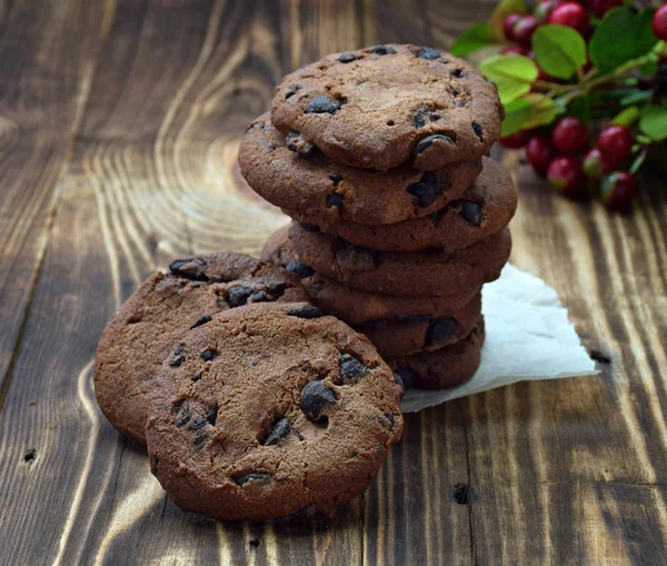 Handmade gift. Chocolate chip cookies. — Stock Photo, Image