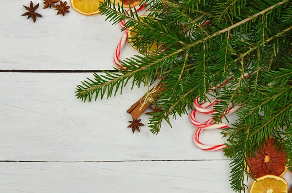 Decoração festiva: doces, frutas secas, canela, anis, Natal — Fotografia de Stock