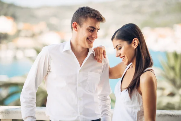 Verliefde Paar Vakantie Doorbrengen Tropisch Eiland Jonggehuwden Huwelijksreis Badplaats Ware — Stockfoto