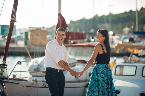 Happy Couple Love Summer Holiday Vacation Celebrating Holiday Anniversary Engagement — стоковое фото