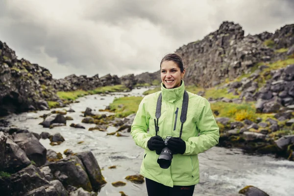 Landscape Travel Photographer Making Pictures Bad Weather Conditions Finding Perfect — Stock Photo, Image