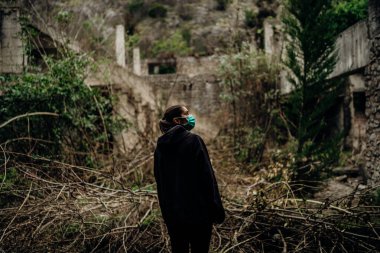 Bulaşıcı hastalığı olan hasta, maskeli hasta. Tedavisi olmayan enfeksiyon belirtileri gösteren hasta. Burun fobisi olan kadın.
