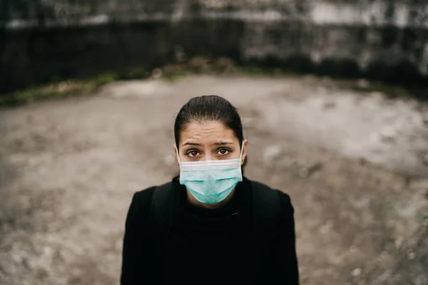 Paciente Que Sofre Doença Infecciosa Doente Mascarado Mulher Assustada Que — Fotografia de Stock