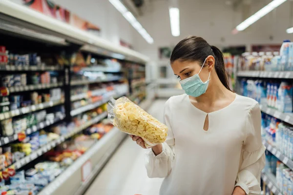 Shopping Epidemi Köpare Bär Skyddande Mask Oförgänglig Smart Köpt Hushåll — Stockfoto