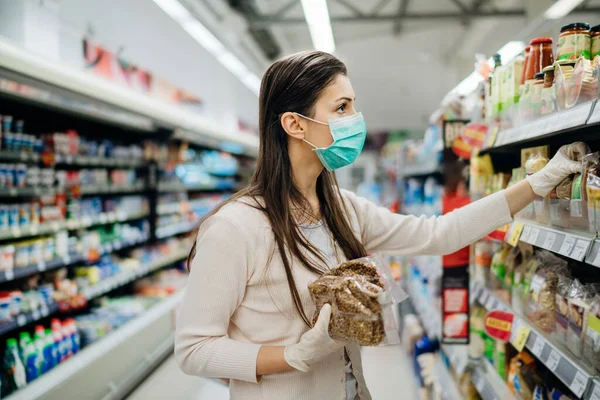 Winkelen Tijdens Een Epidemie Koper Met Een Beschermend Masker Niet — Stockfoto