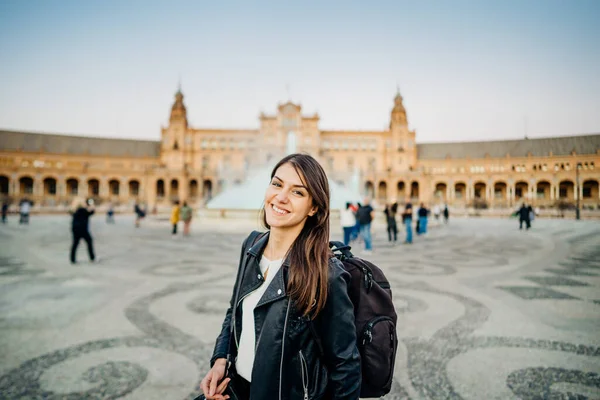 Leende Ung Turist Kvinna Poserar Plaza Espana Sevilla Sevilla Andalusien — Stockfoto